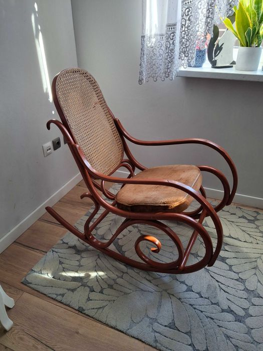 Fotel Bujany z drewna i rattanu PRL