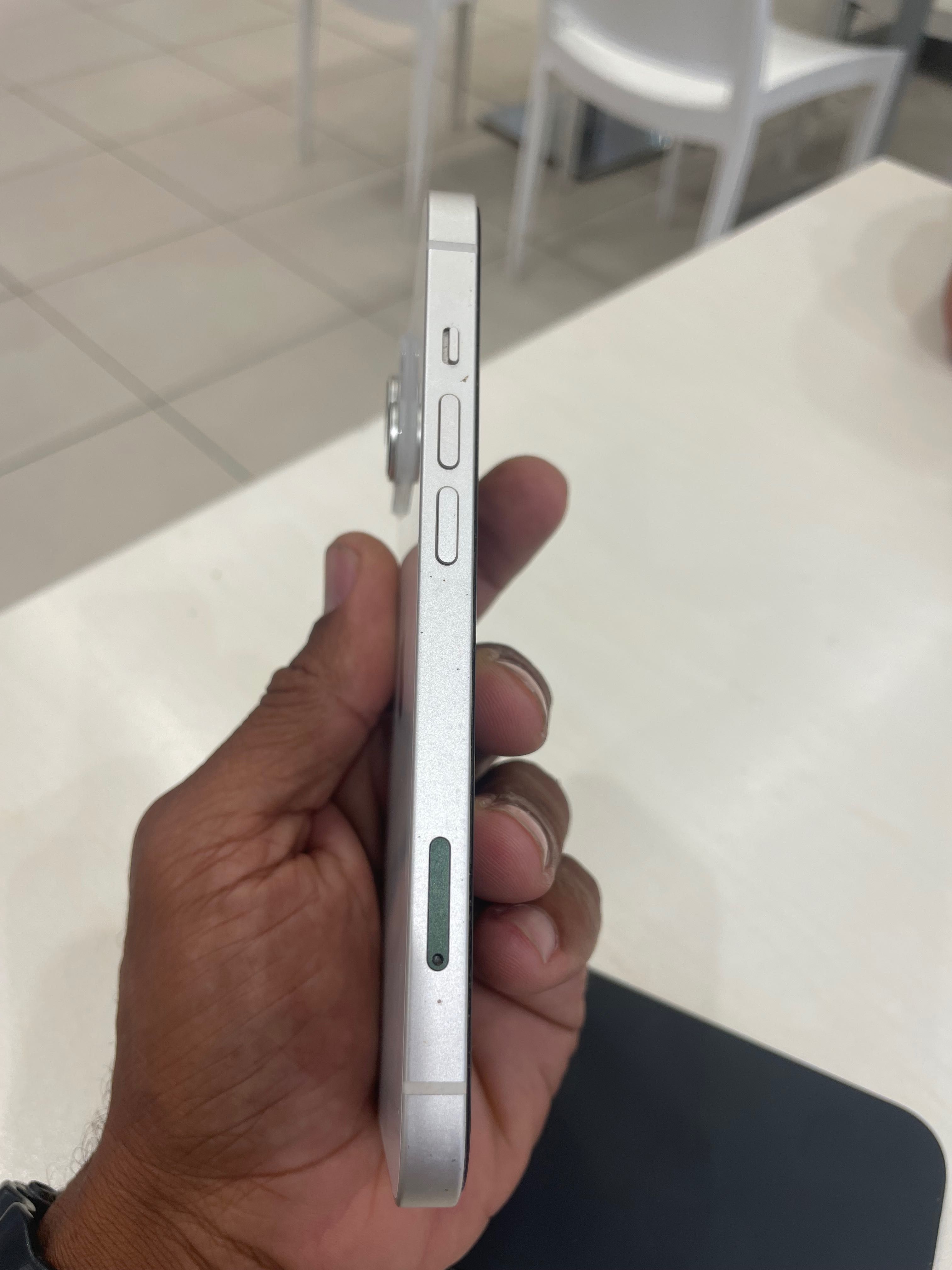 iPhone 14, impecável