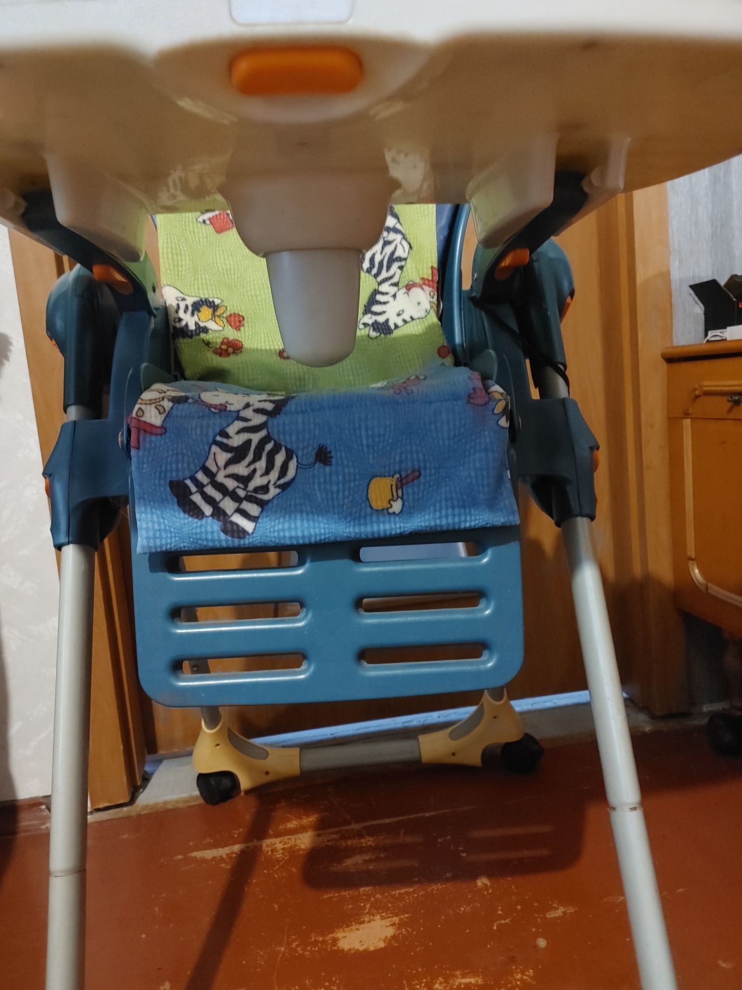 Стільчик для годування