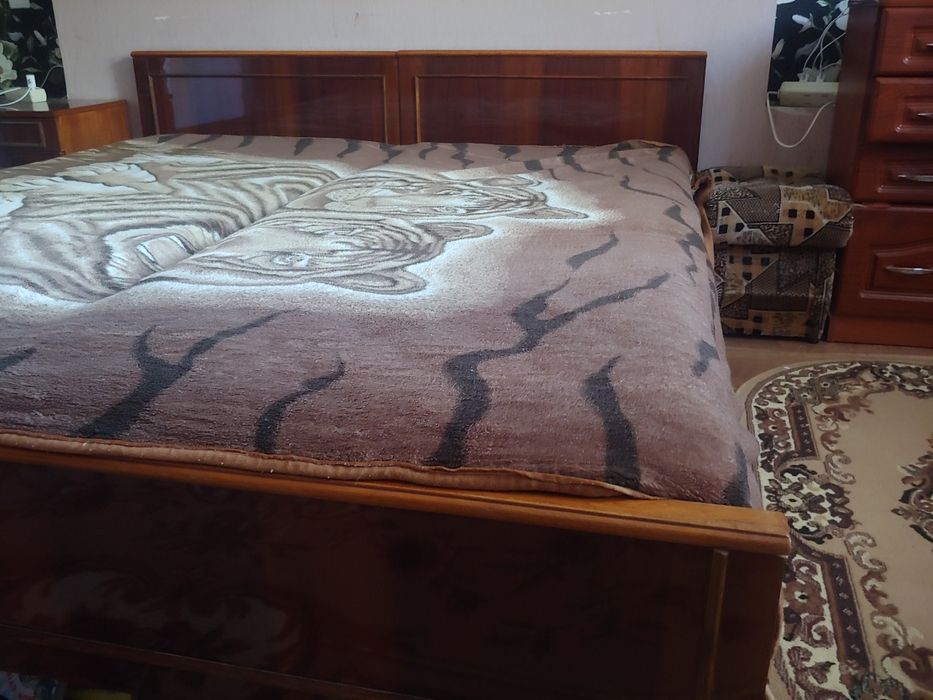 Продам ліжко (спальня)