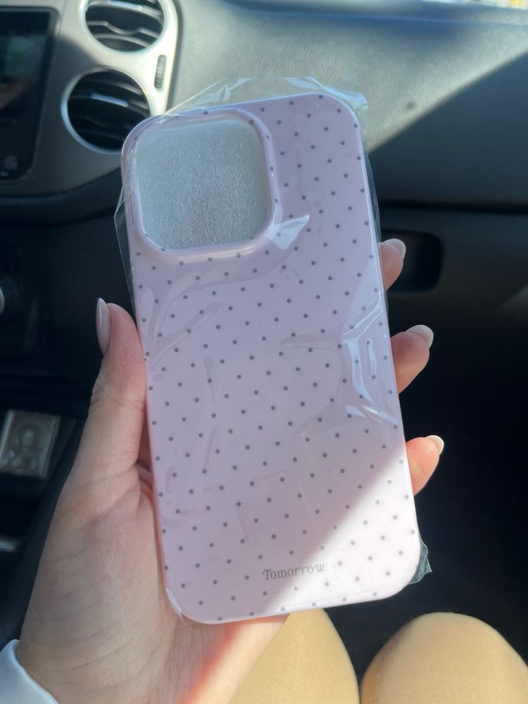 Рожевий чехол в чорну цятку для IPhone16 Pro