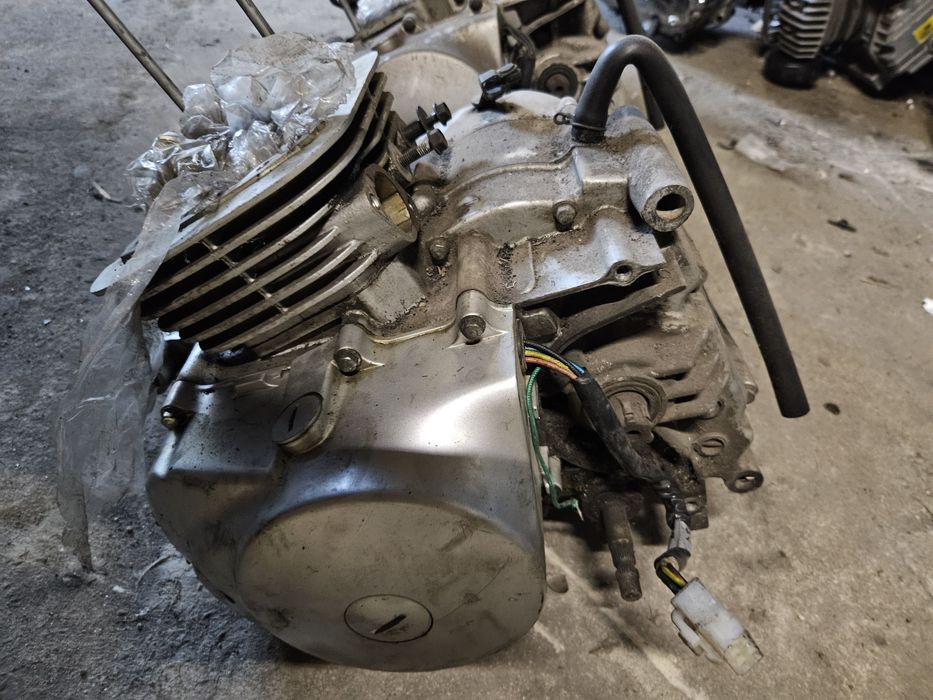 Sym husky 125 Silnik części