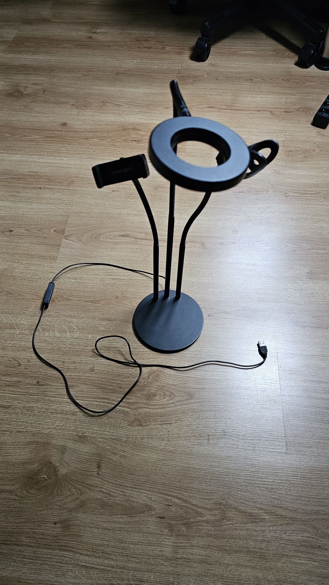 Stojak lampka led do sreamingu dla influencera