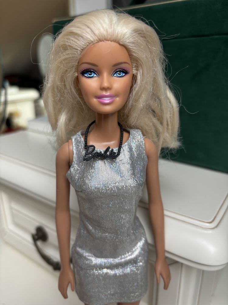 Lalka Barbie Mattel 2010