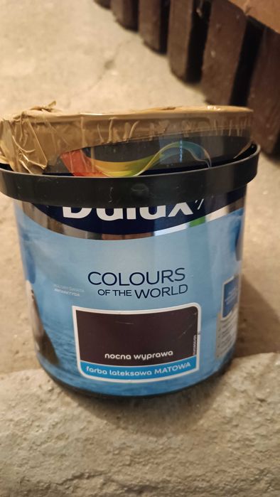 Farby Dulux 2,5litra puszka. Kolor - typowy piaskowy i nocną wyprawa.