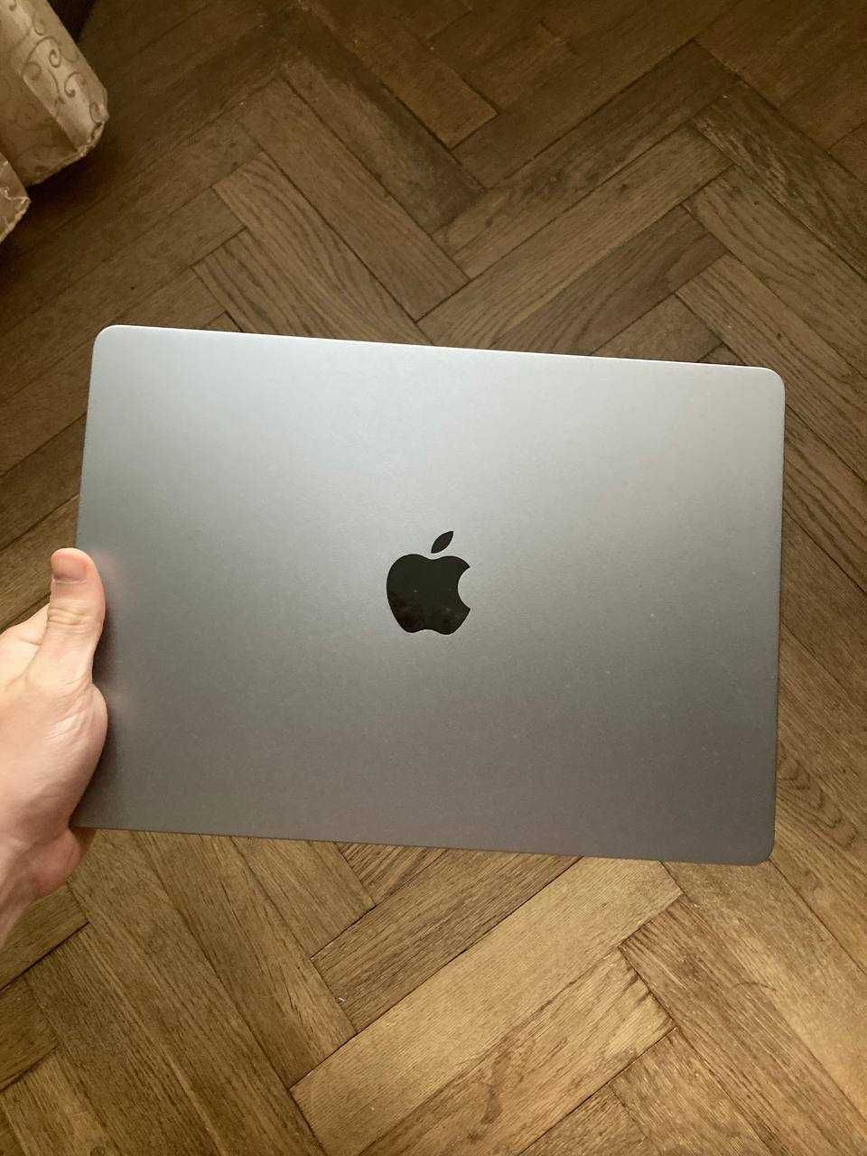 MacBook Air 13 (2024) — M3 / 24GB RAM / 2TB SSD / 10-Core GPU
