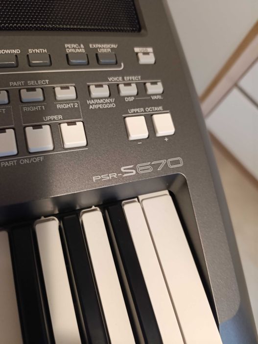 YAMAHA PSR S670 instrument