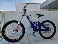 Bicicleta de montanha - Giant Glory DH - 2009