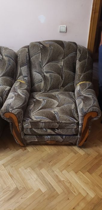 Диван і два розкладних крісла