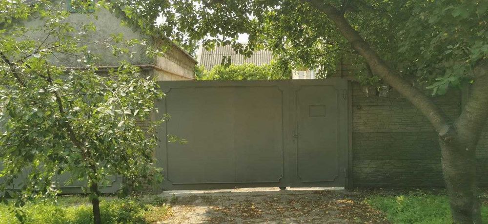 Продається двоповерховий будинок біля ЖД вокзалу