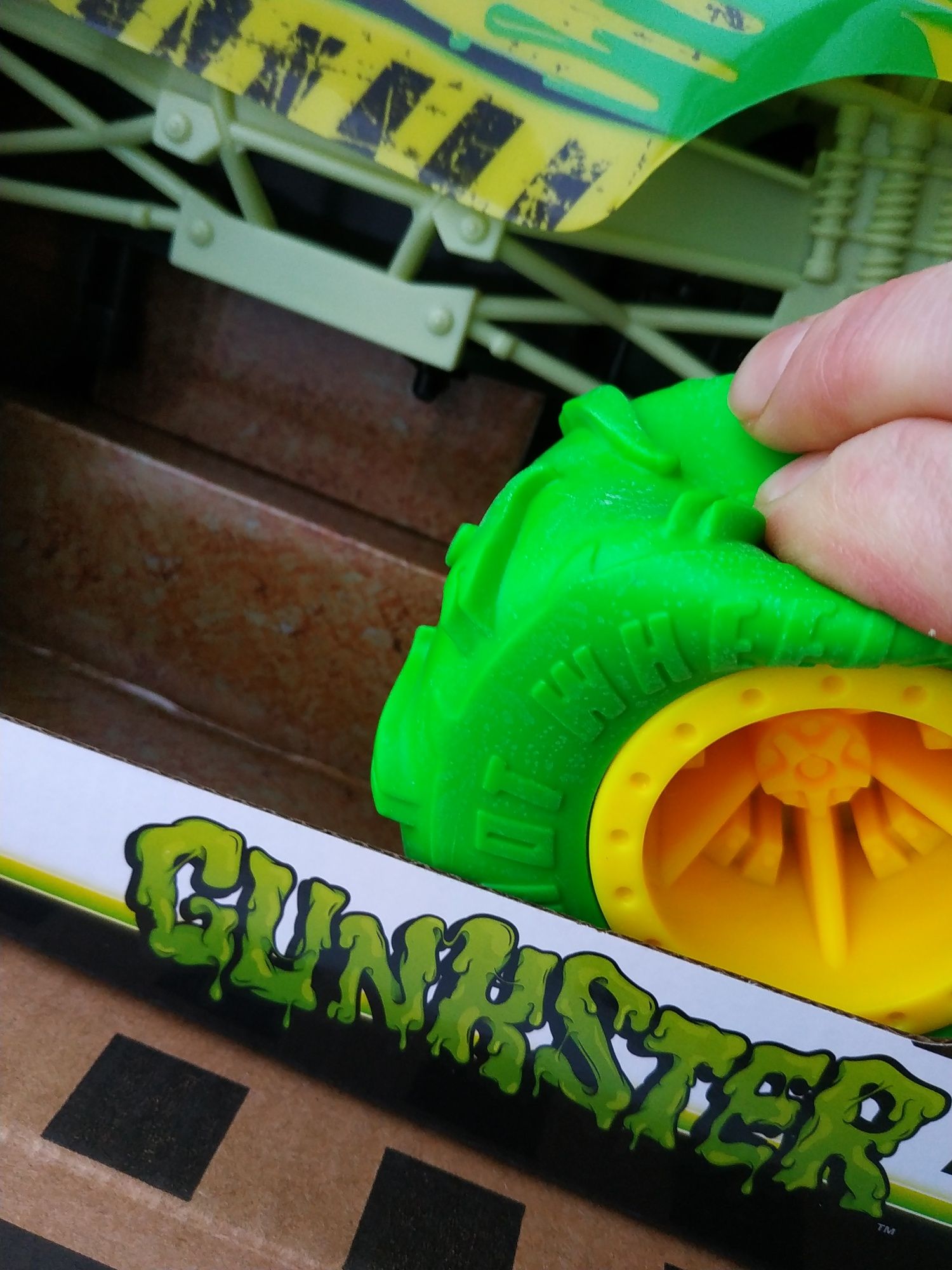 30 см big Машинка з пультом Hot Wheels Monster Trucks RC Gunkster