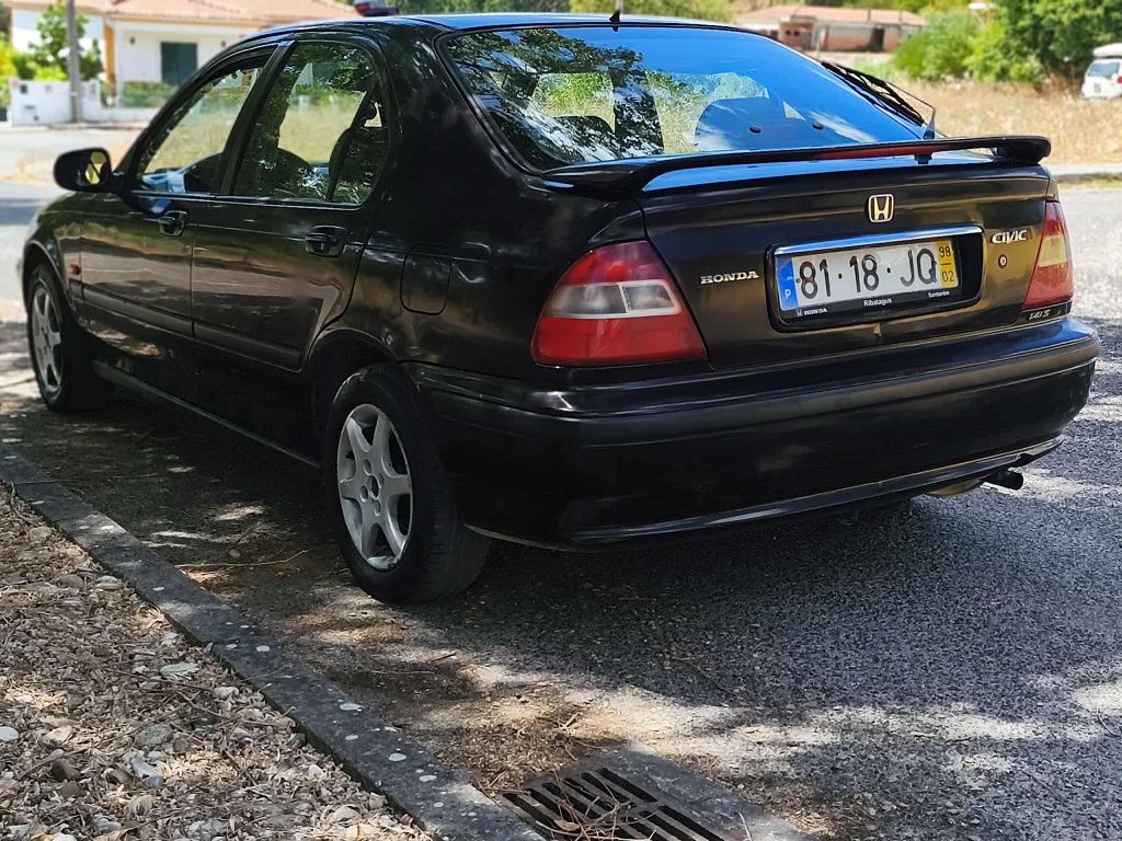 Honda Civic com AC veículo impecável valor negociável
