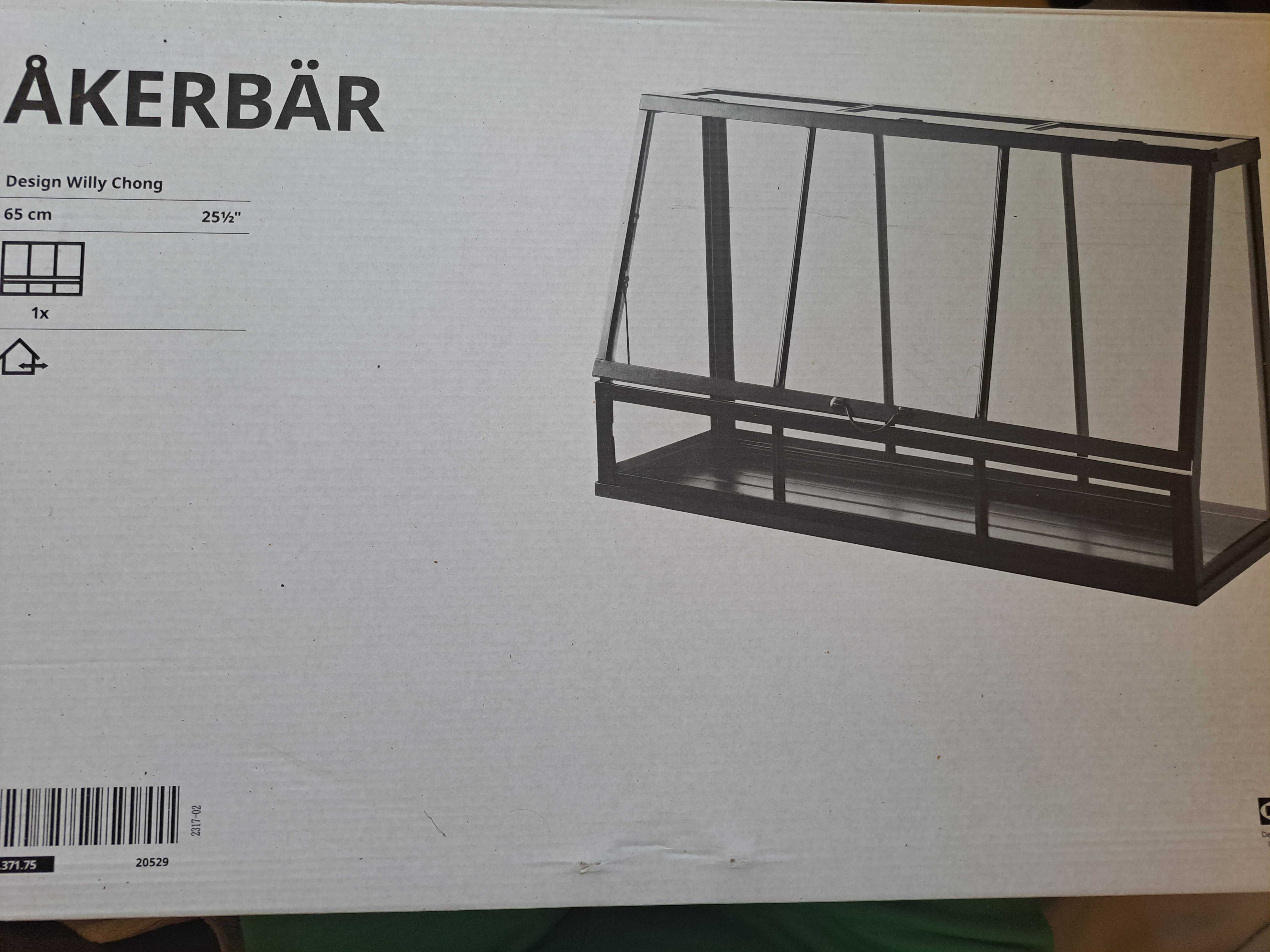 Czarna mini szklarnia z Ikea