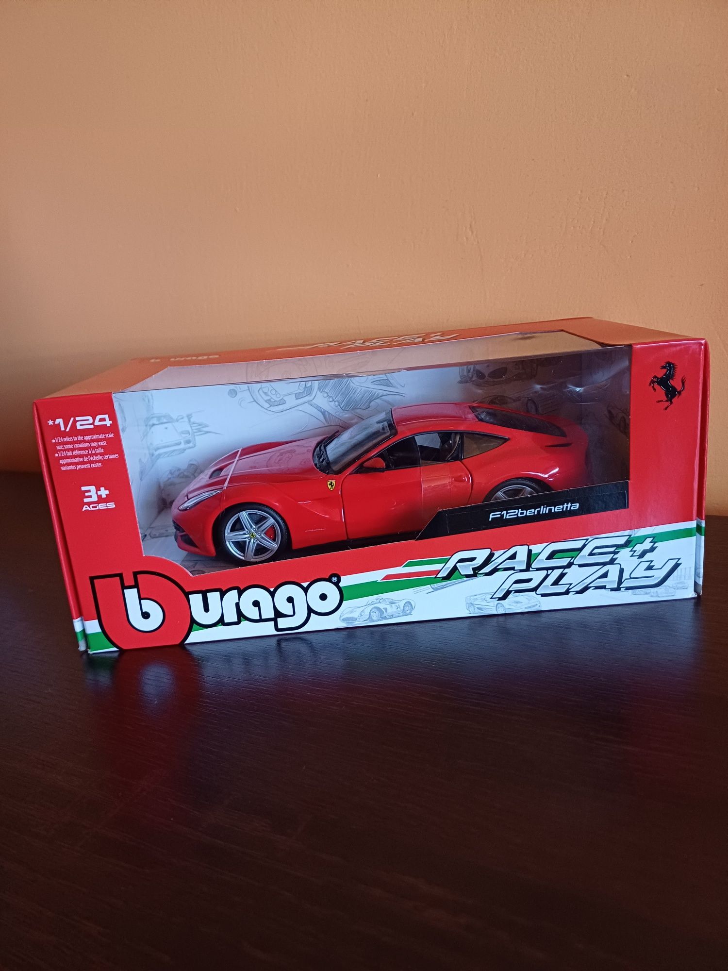 Bburago Ferrari F12 berlinetta skala 1:24 ok. 19 cm