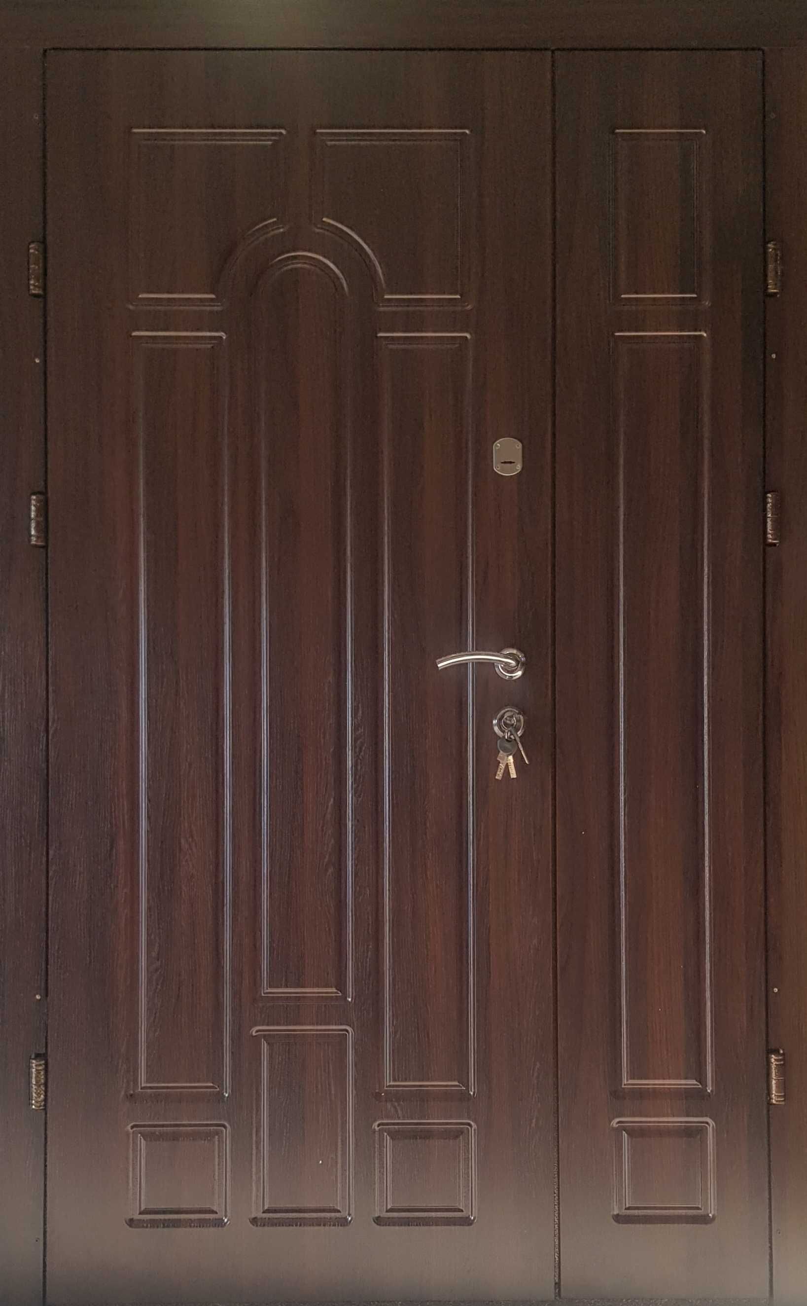 Вхідні металеві броне двері двостулкові полуторні глухі та зі склом