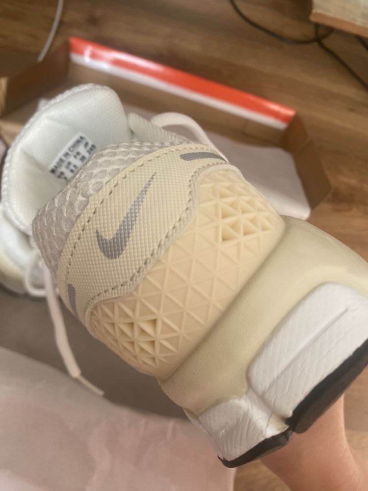 Nike Zoom Vomero 5 Metallic Grey