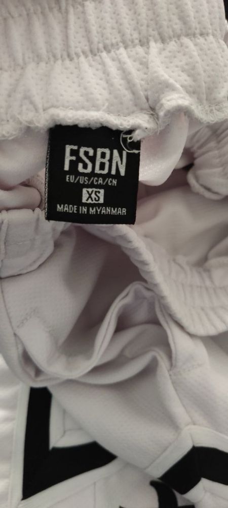 Продам шорти FSBN