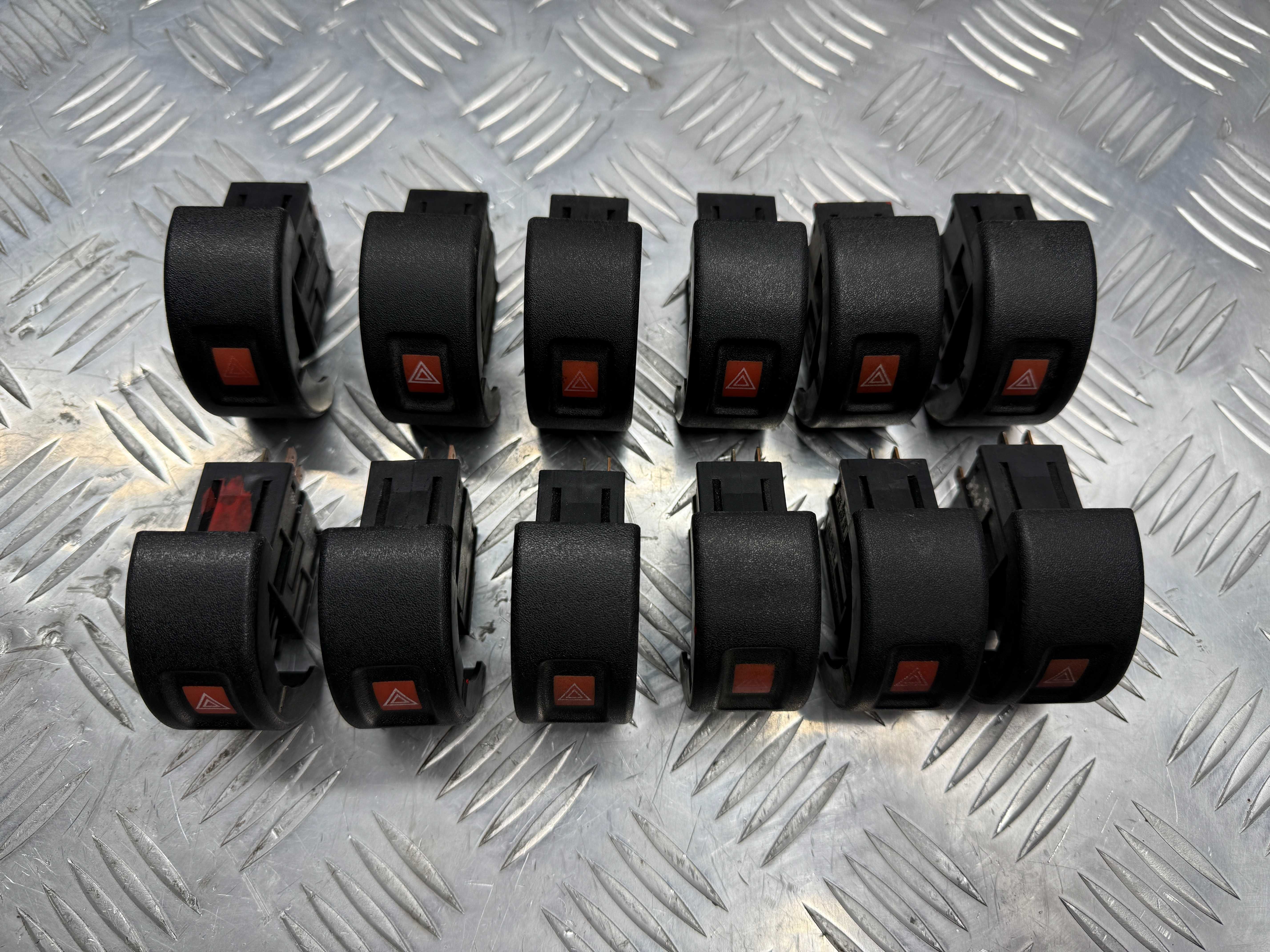 Кнопка аварийной сигнализации аварийка Opel Astra G 09131728