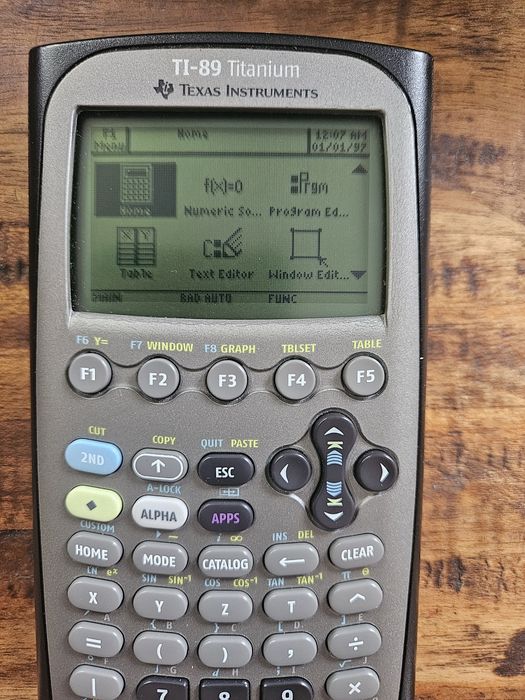 kalkulator TI89 titanium sprawny nowe baterie.