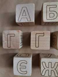 Набір дерев'яних кубиків із літерами українського алфавіту