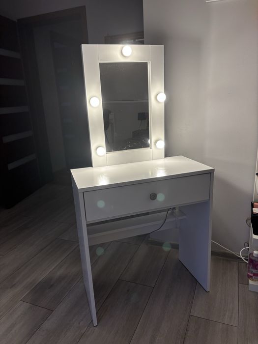 toaletka do makijazu