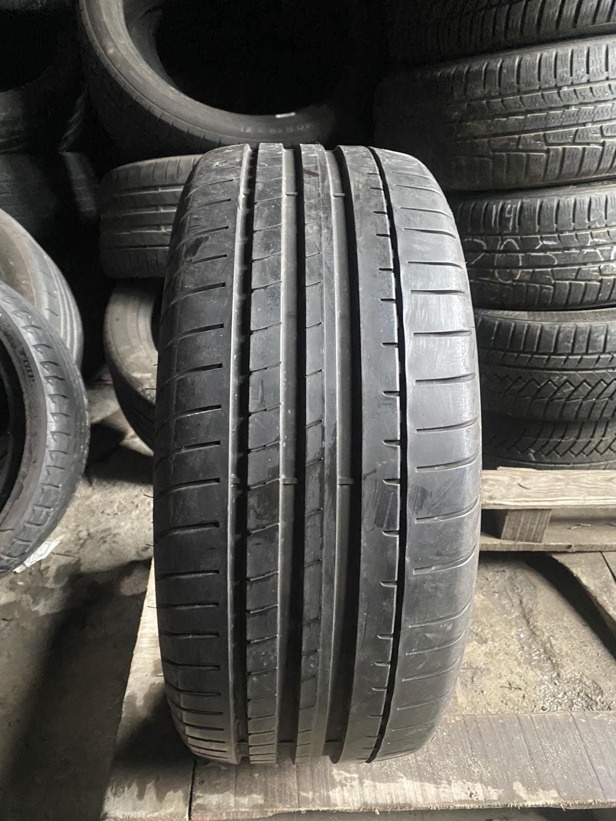 225.40.18 GoodYear 1шт лето БУ склад шины резина из Европы 40 R18