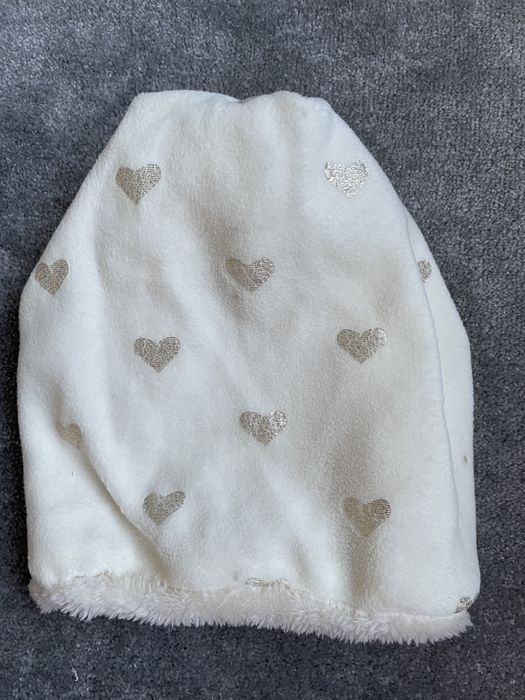 Шапка для девочки с сердечками - белая Accessories на 3-5 лет