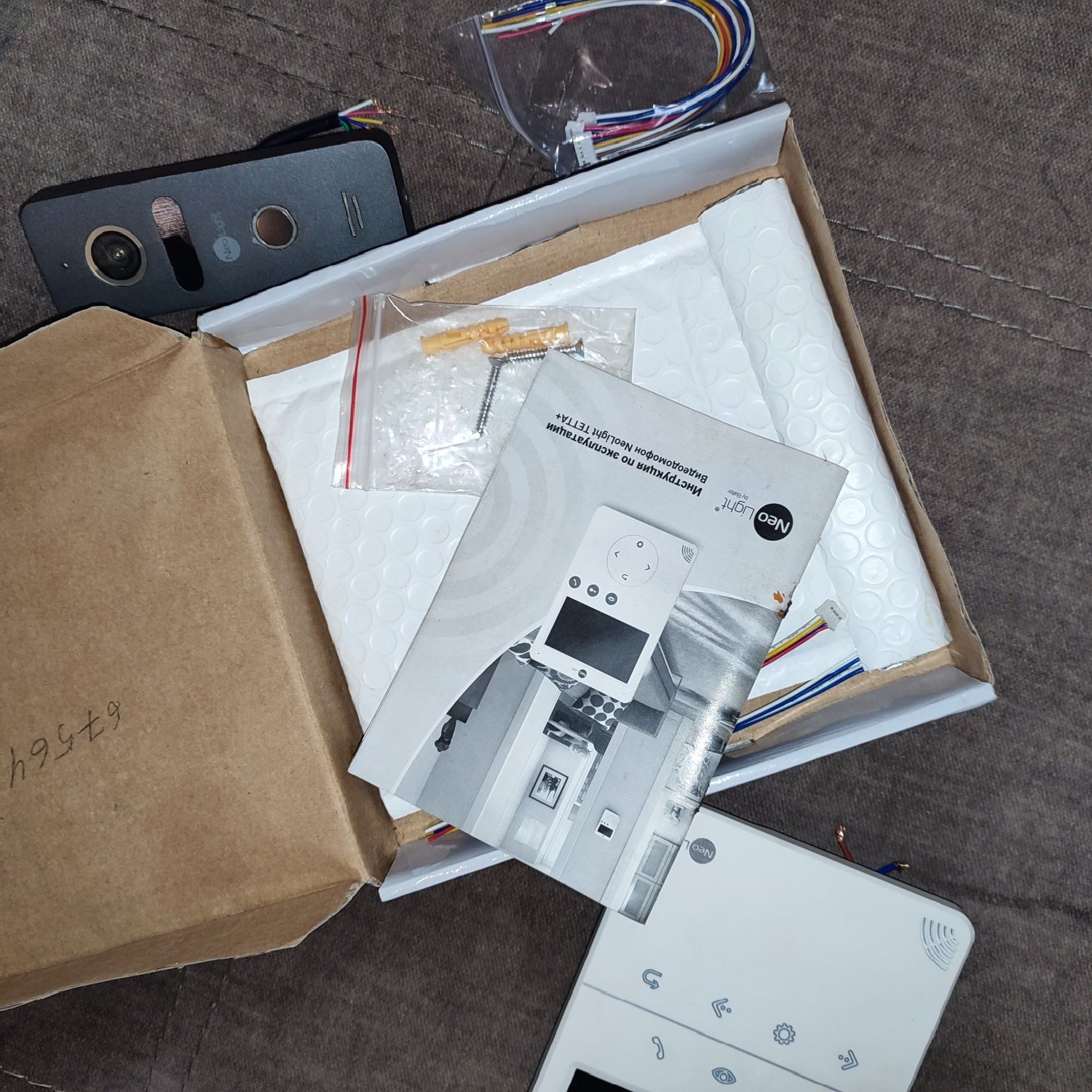 Видеодомофон Neolight TETTA+ и панель Solo FHD