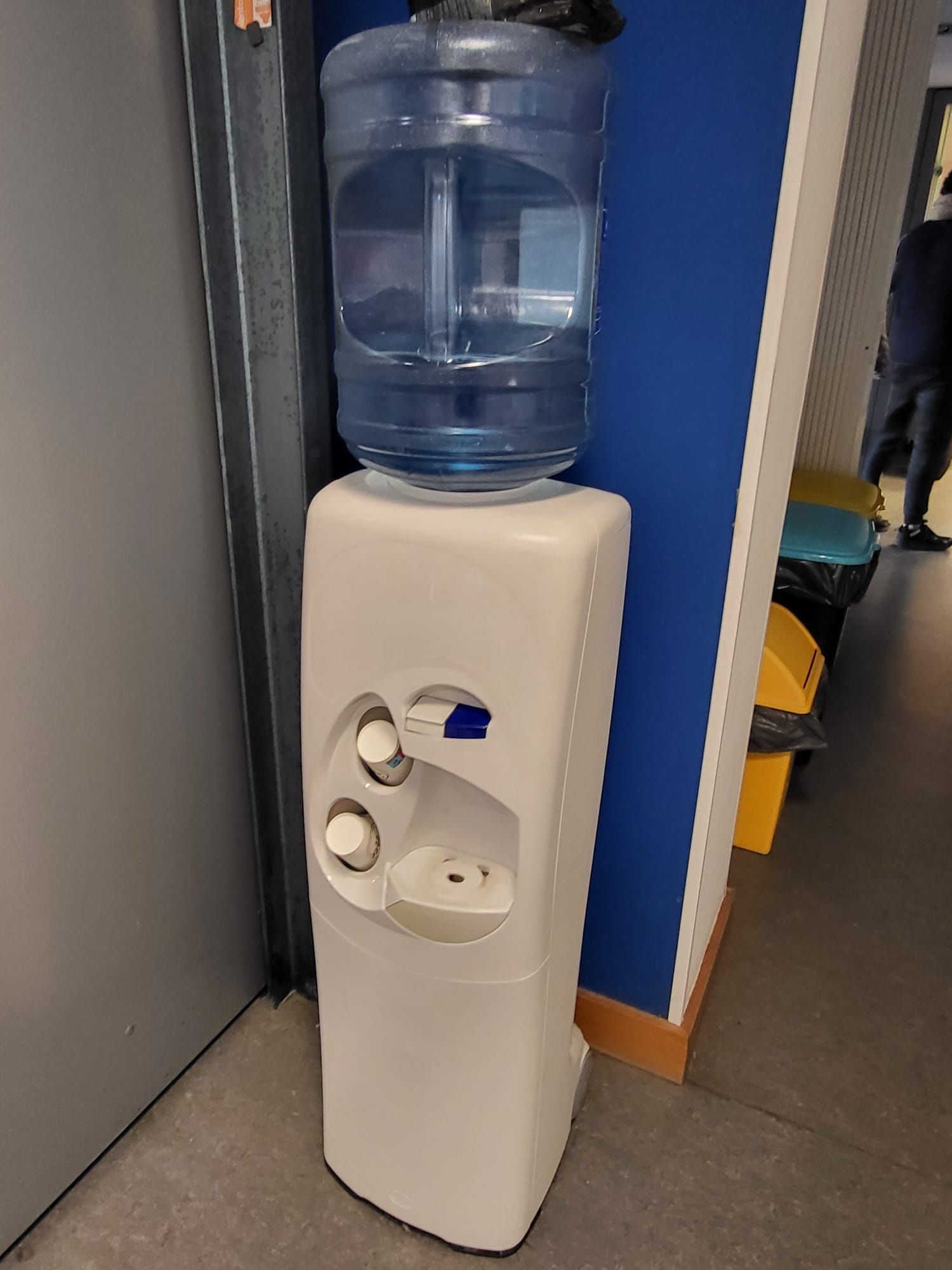 Máquina Água de Garrafão fresca e natural usadas