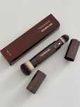 Nowy pędzel do makijażu Hourglass Double-Ended Complexion Brush