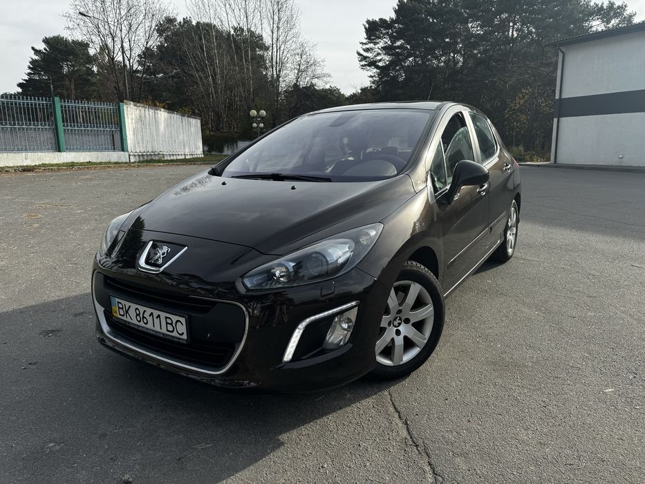Peugeot 308 2012 року