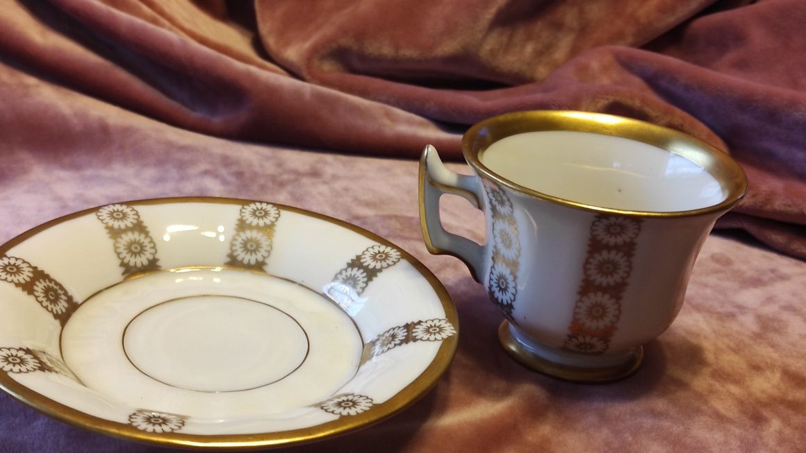 Antyk. Przepiękna kolekcjonerska filiżanka bogato złocona porcelana