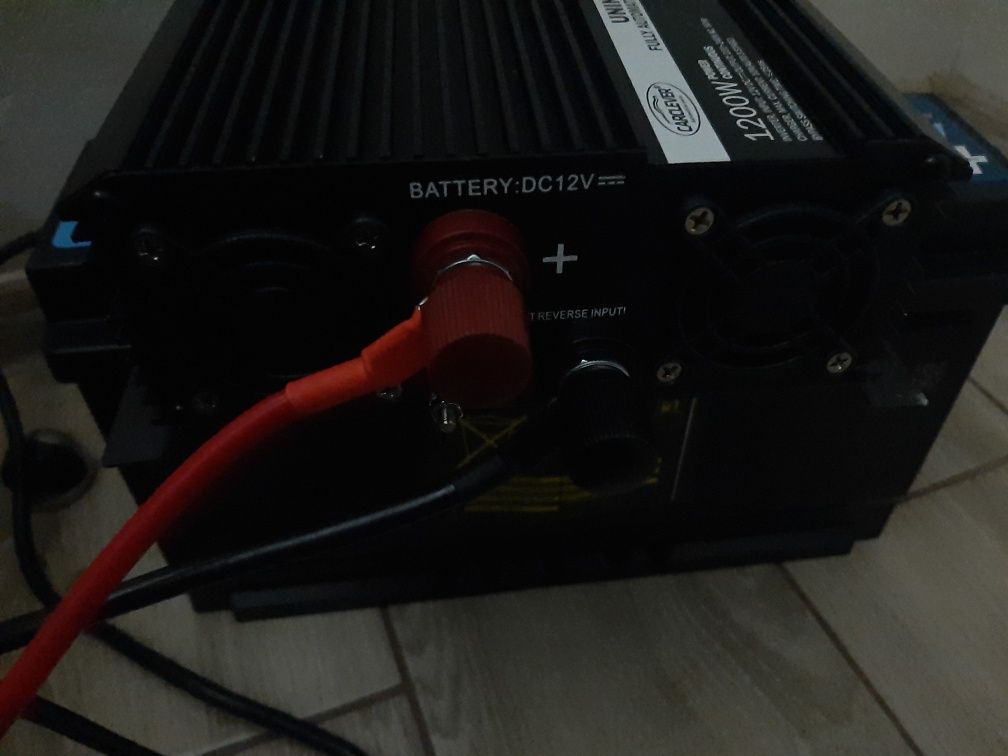 Інвертор з зарядним 1200 W.