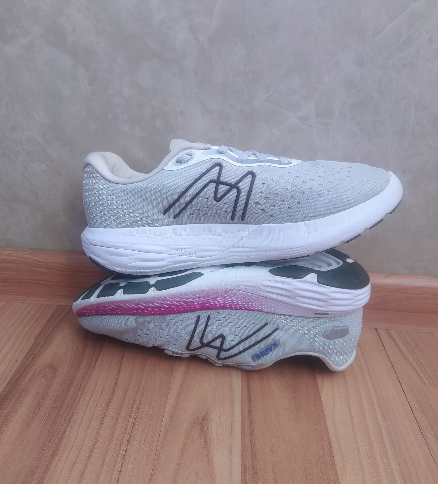 Стильні жіночі кросівки  KARHU, 38