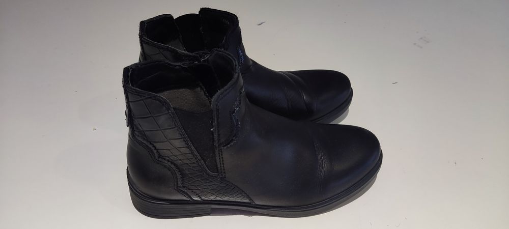 Botas de senhora em ótimo estado