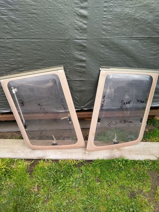 Szyba przednia przyczepy kempingowej 51 *74 *67