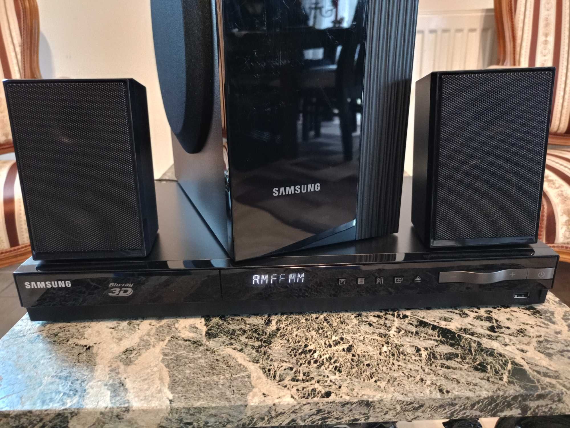 Kino domowe SAMSUNG HT-E4200 Smart Blu-Ray 500W