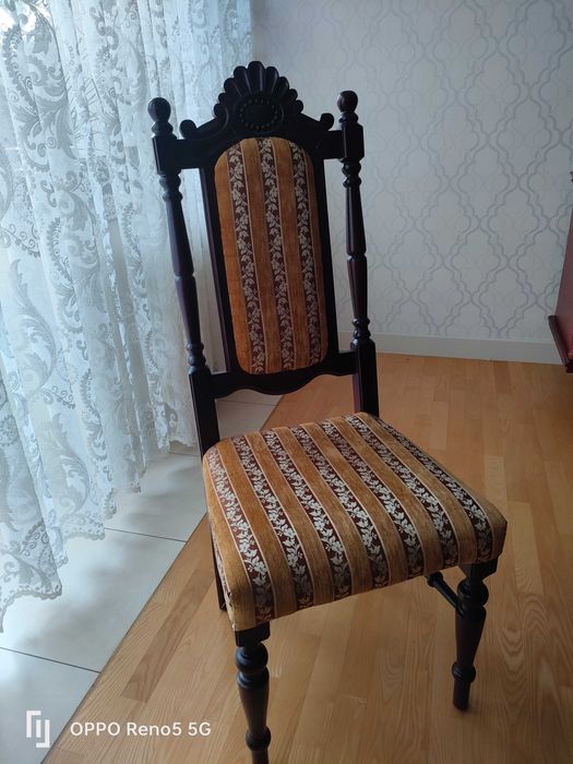 Zestaw mebli drewnianych