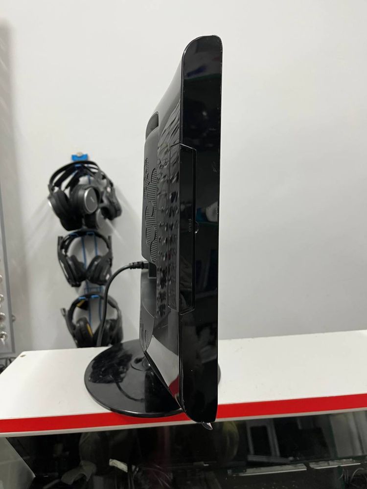 Телевізор Samsung LS23CFVKF/XE