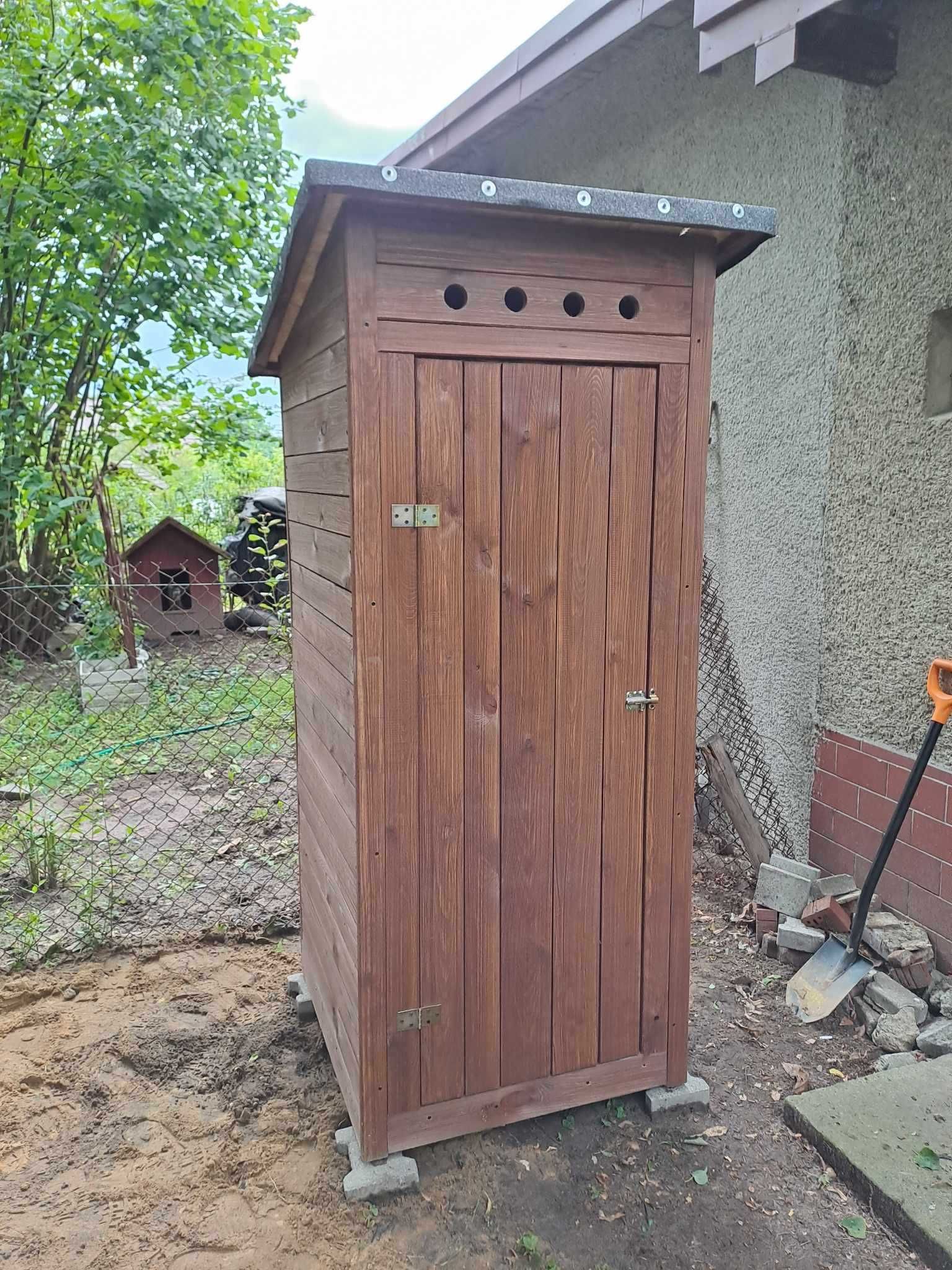 Szalet drewniany toaleta wc kibel