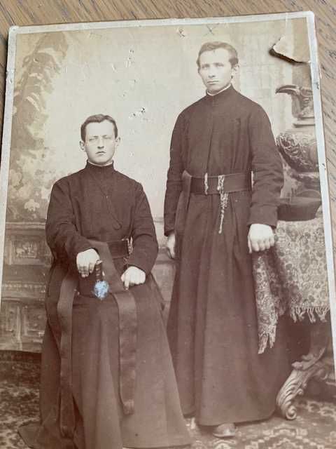 Cztery fotografie gabinetowe z postaciami Jezuitów