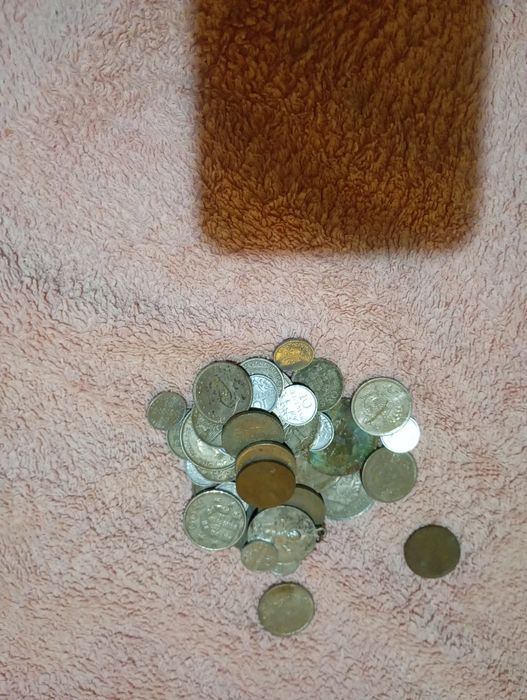 Vendo moedas antigas muitas bonitas bom estado