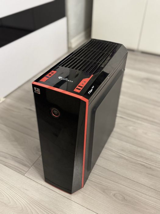 komputer gamingowy Genesis titan700
