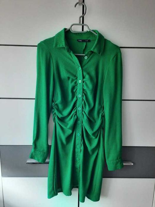 Zielona sukienka marszczona w talii sinsay rozmiar S