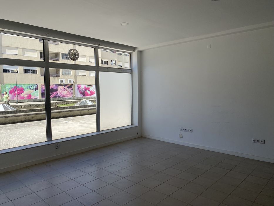 Arrenda-se Loja com 41 m2, no Padrão da Légua - Matosinhos