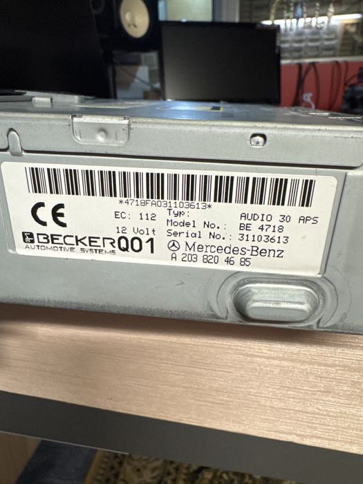 Radio do Mercedesa Becker Q01