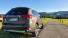 Mitsubishi Outlander Mitsubishi Outlander 7-osobowy , 4 x 4 , automat , stan BDB-