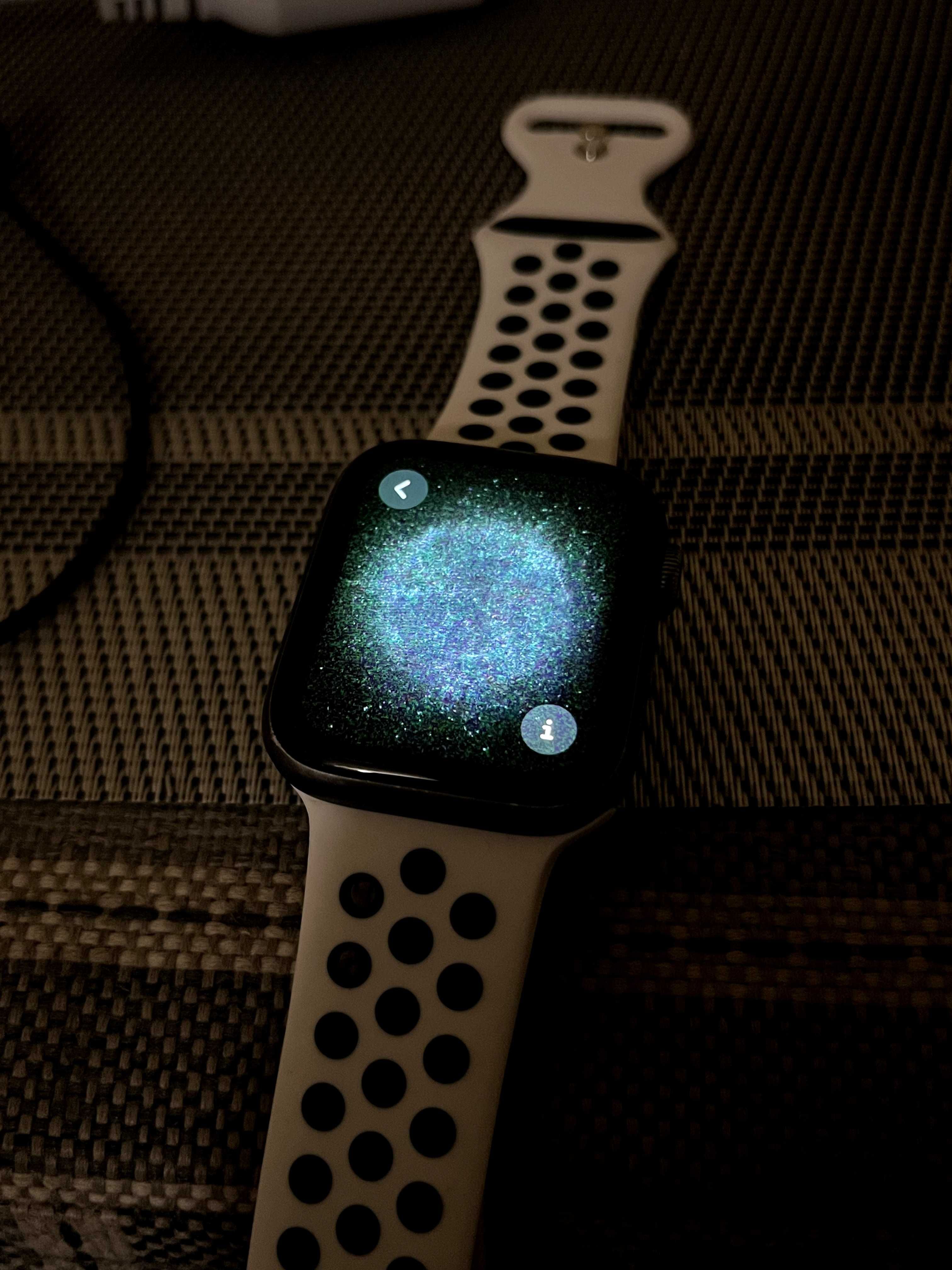 Apple Watch 4/44 mm, Nike, LTE GPS, space gray