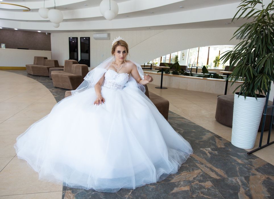 Весільна сукня зі зйомними рукавами