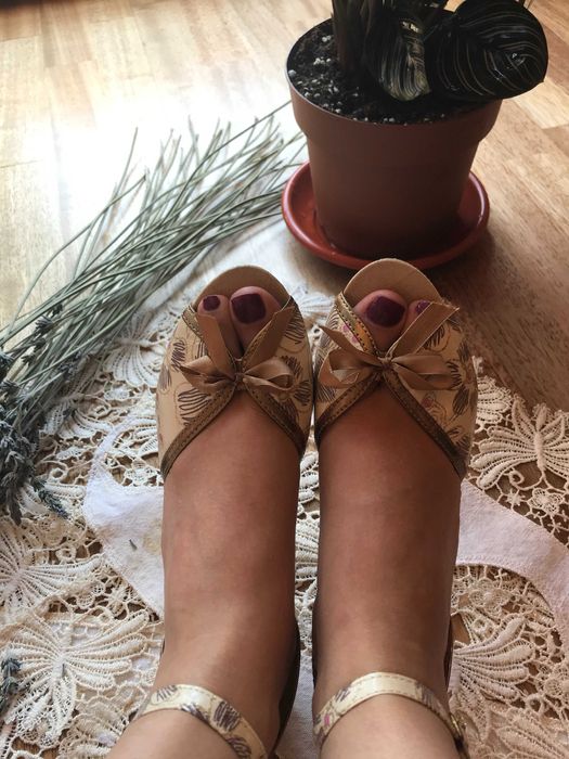 Sapatos Creme e Dourados/Padrão Floral (Casamento e Festas) TAM 36/37